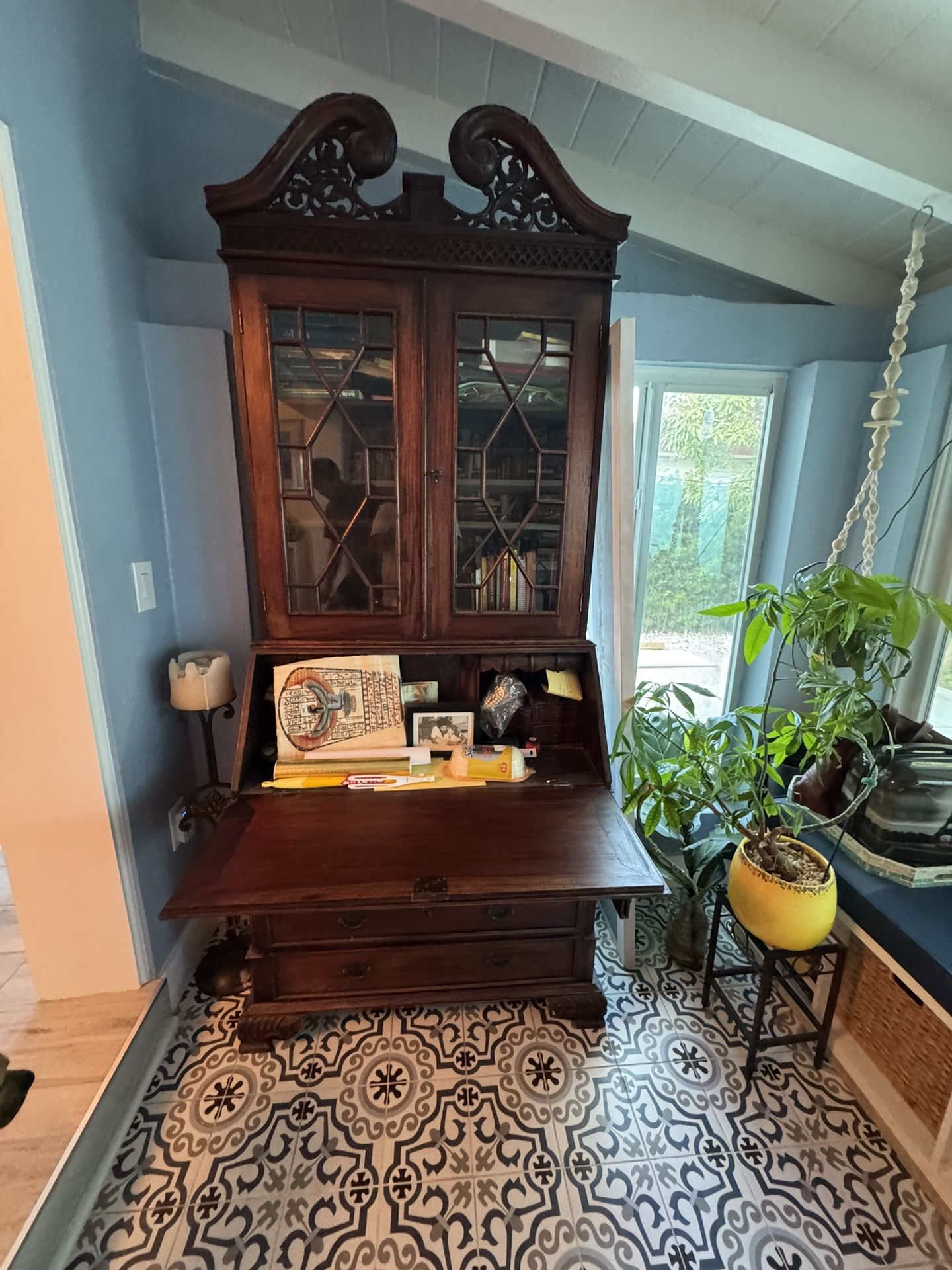 Secretarían For Sale