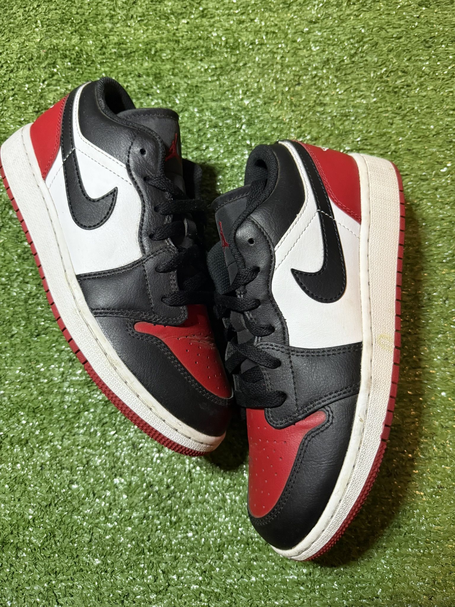 Jordan 1 Low Bred Toe Size 5Y
