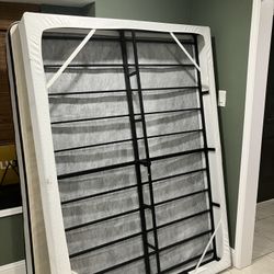 Full size mattress and boxspring