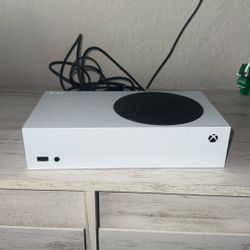 Xbox Series S – Like New, Hardly Used(literally used twice) Includes Controller 