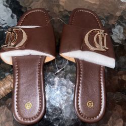 Women’s DD Logo Sandals – Size 37