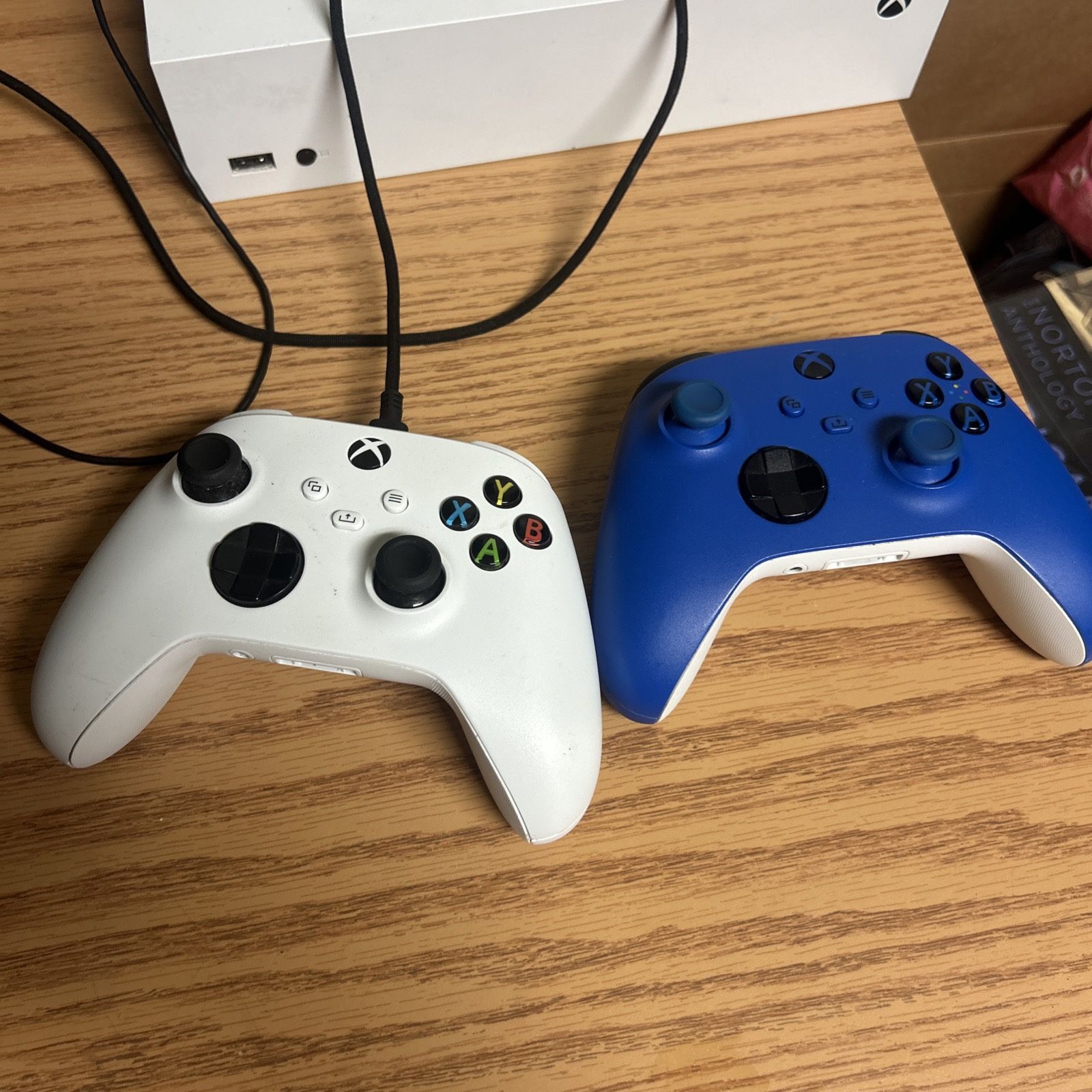 Xbox 1s +2 Controllers