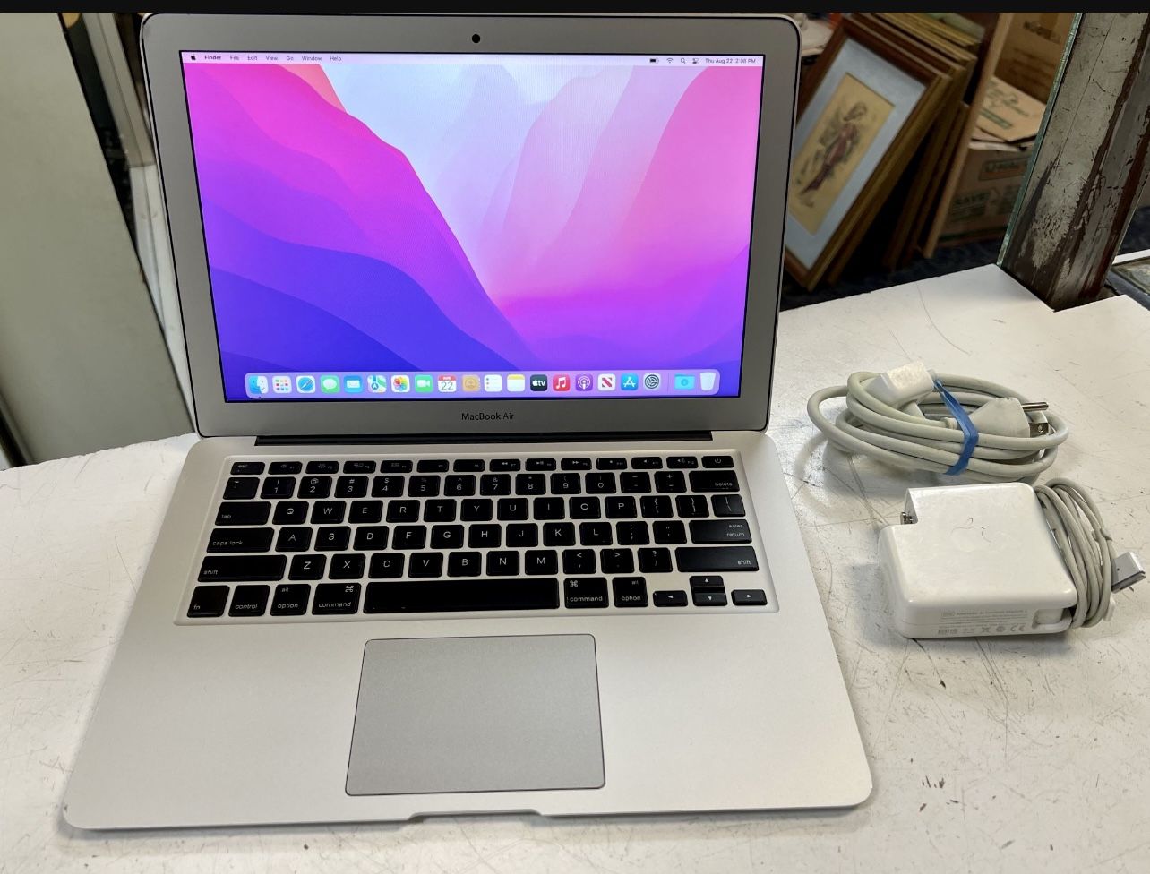 13” Apple MacBook Air Core i5 256GB + Charger