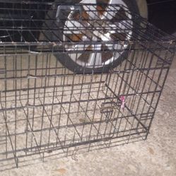 DOUBLE DOOR DOG CRATE. 36"L x 24"H 
