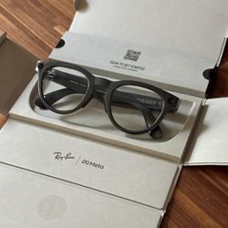 Ray-Ban Meta AI Glasses - Wayfarers + Transition Lenses