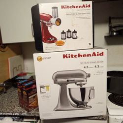 Kitchen Aid Mixer With Attachments 