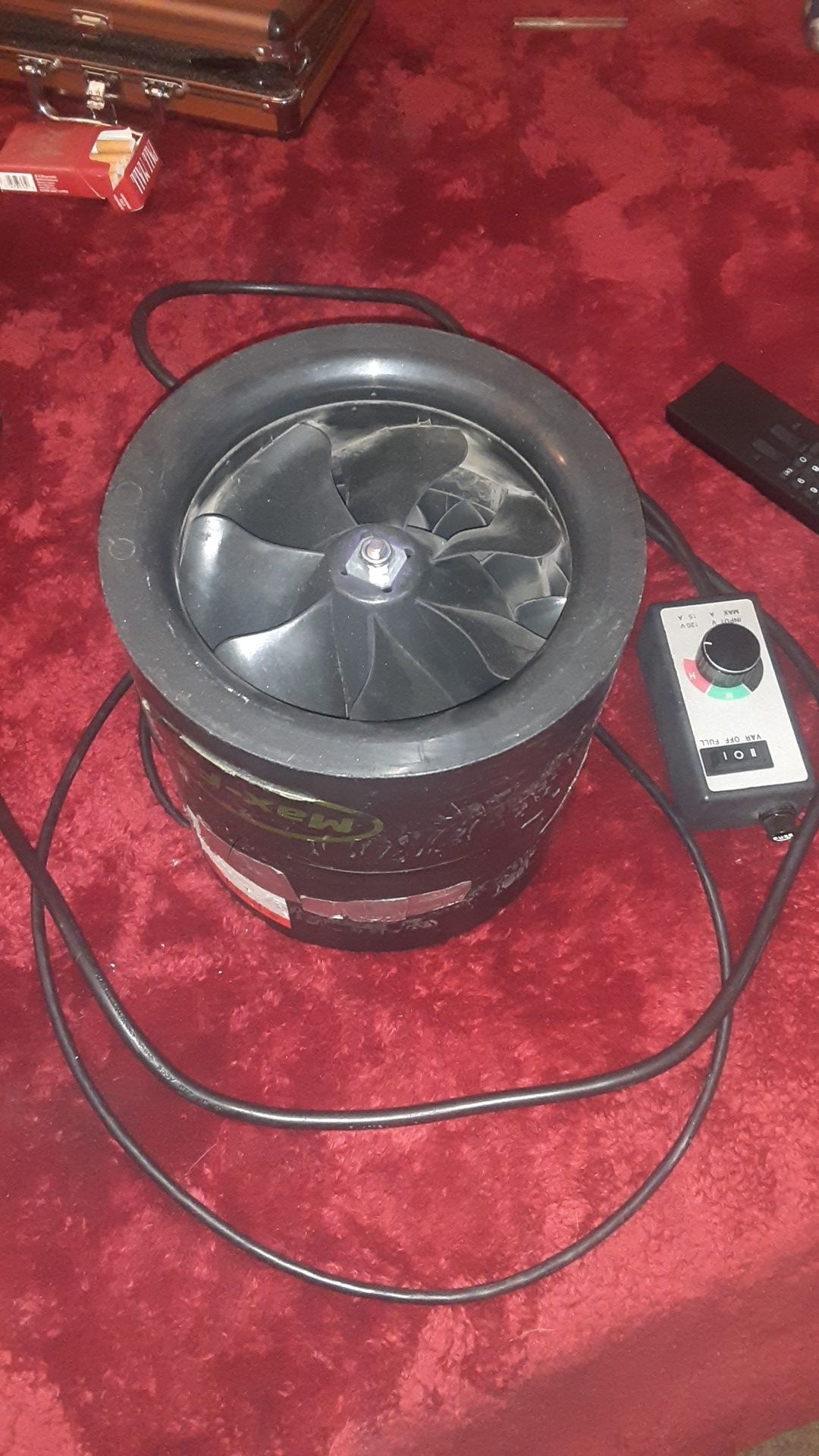 Can fan 8" inline max fan. High 667 cfm. Comes with adjustable fan speed adapter