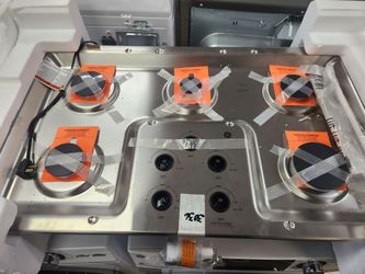 36 in. Gas Cooktop in Stainless Steel with 5 Burners including Power Boil Burners