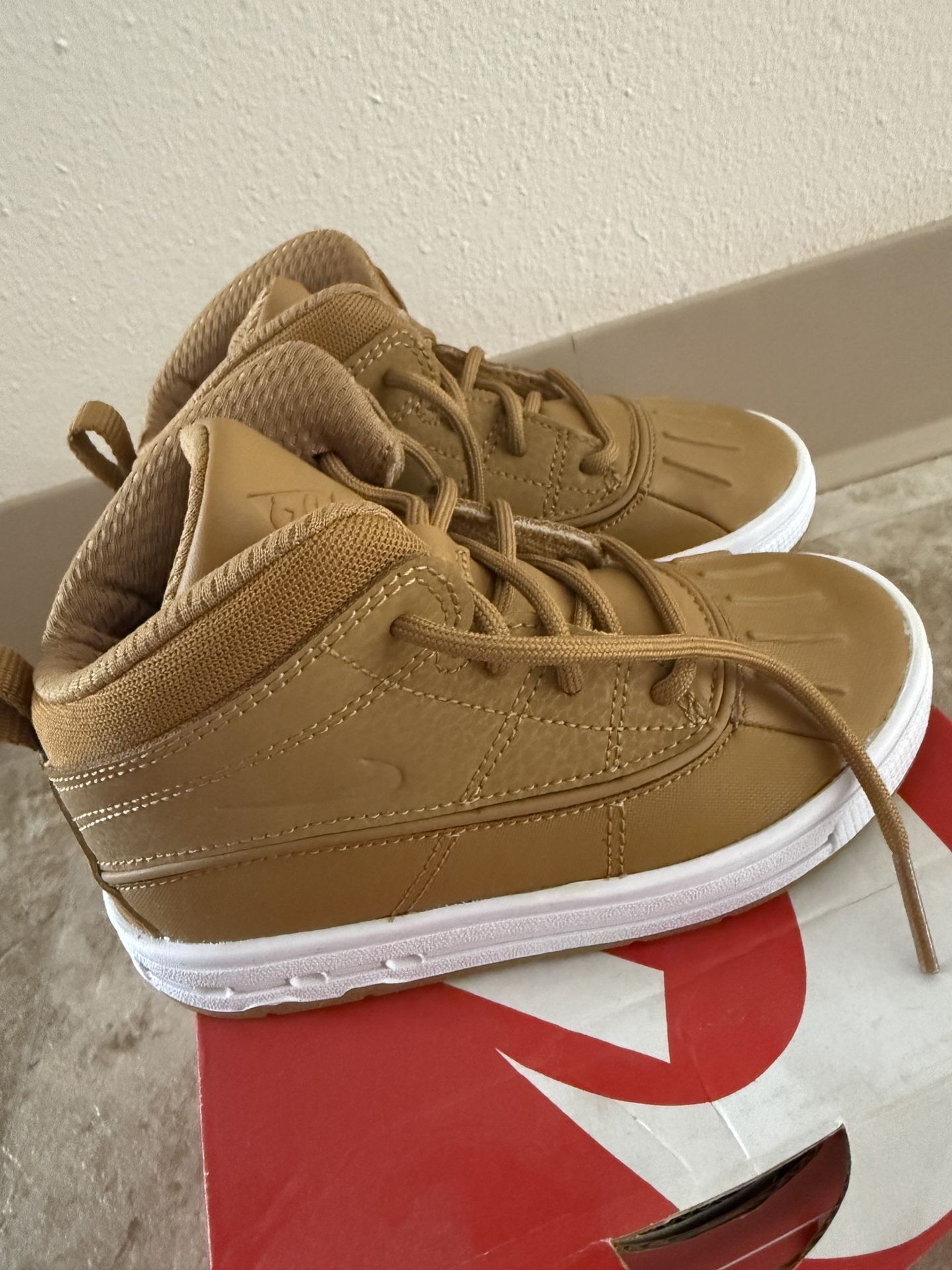 Boys Nike Woodside 2 Size 9C New In Box