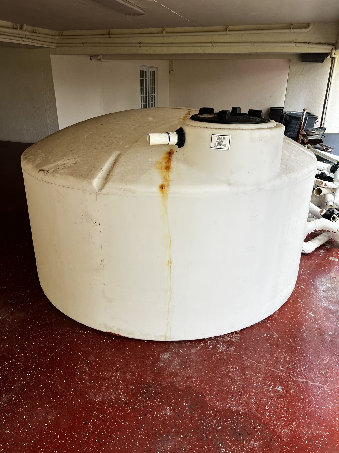 1100 water tank