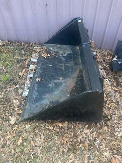 Skid Steer Loader Bucket Attachment – Heavy Duty Black Bucket