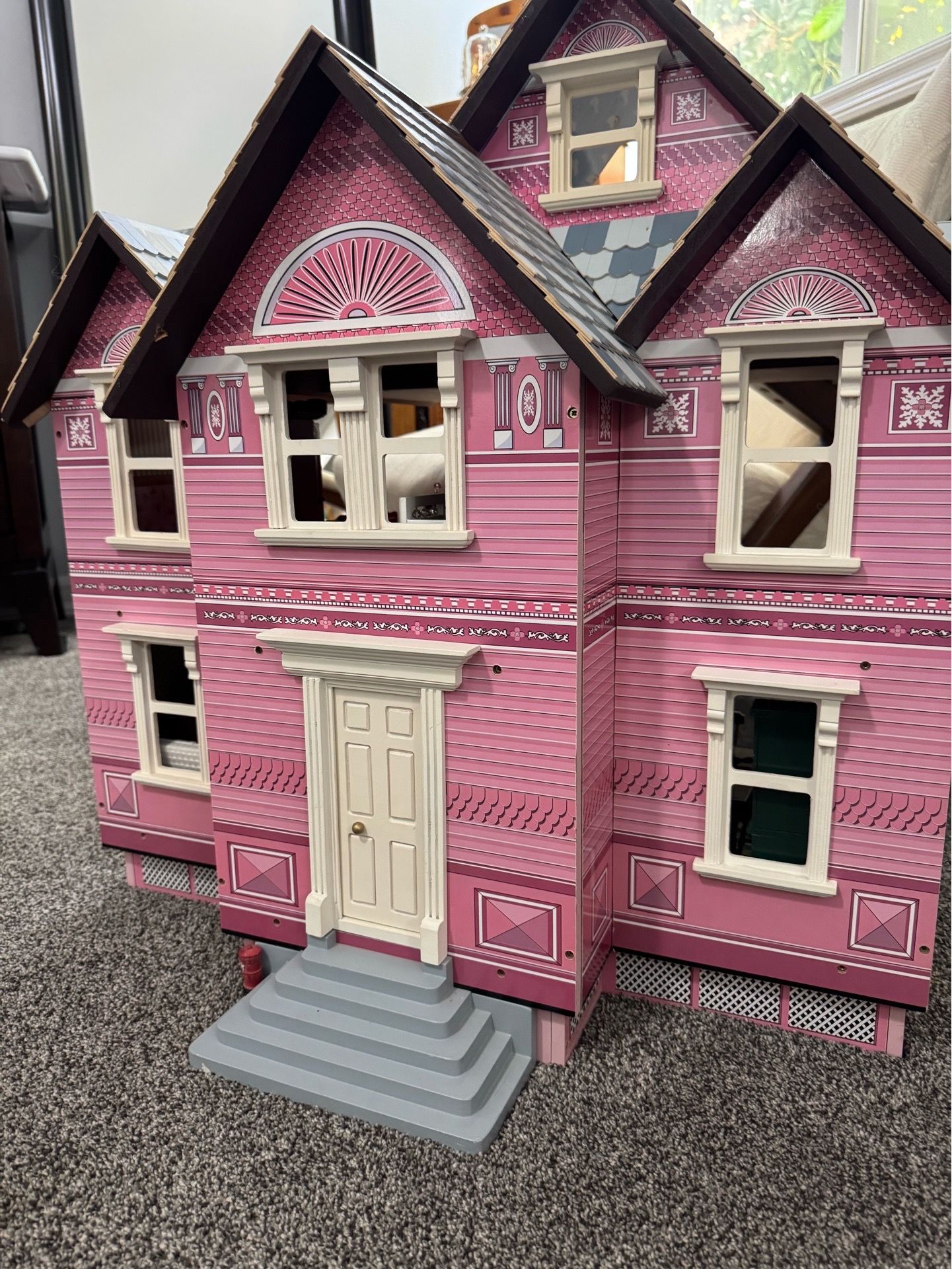 Victorian Style Dollhouse w/ Furniture & Accessories