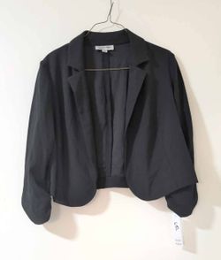 Shelby & Palmer Black Cropped Blazer
