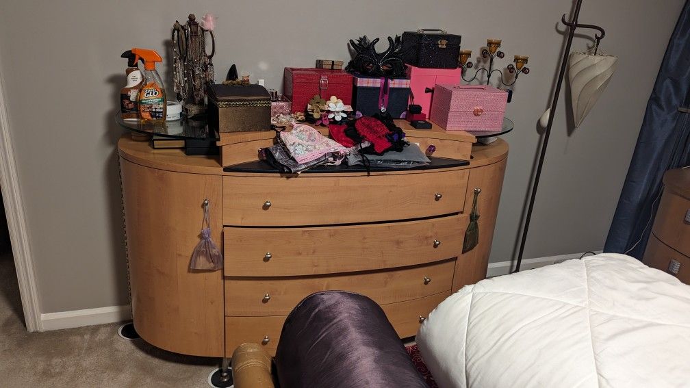 Quinn Bed And Nightstand