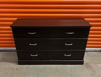 Beautiful 6 Drawer Black-Brown Dresser