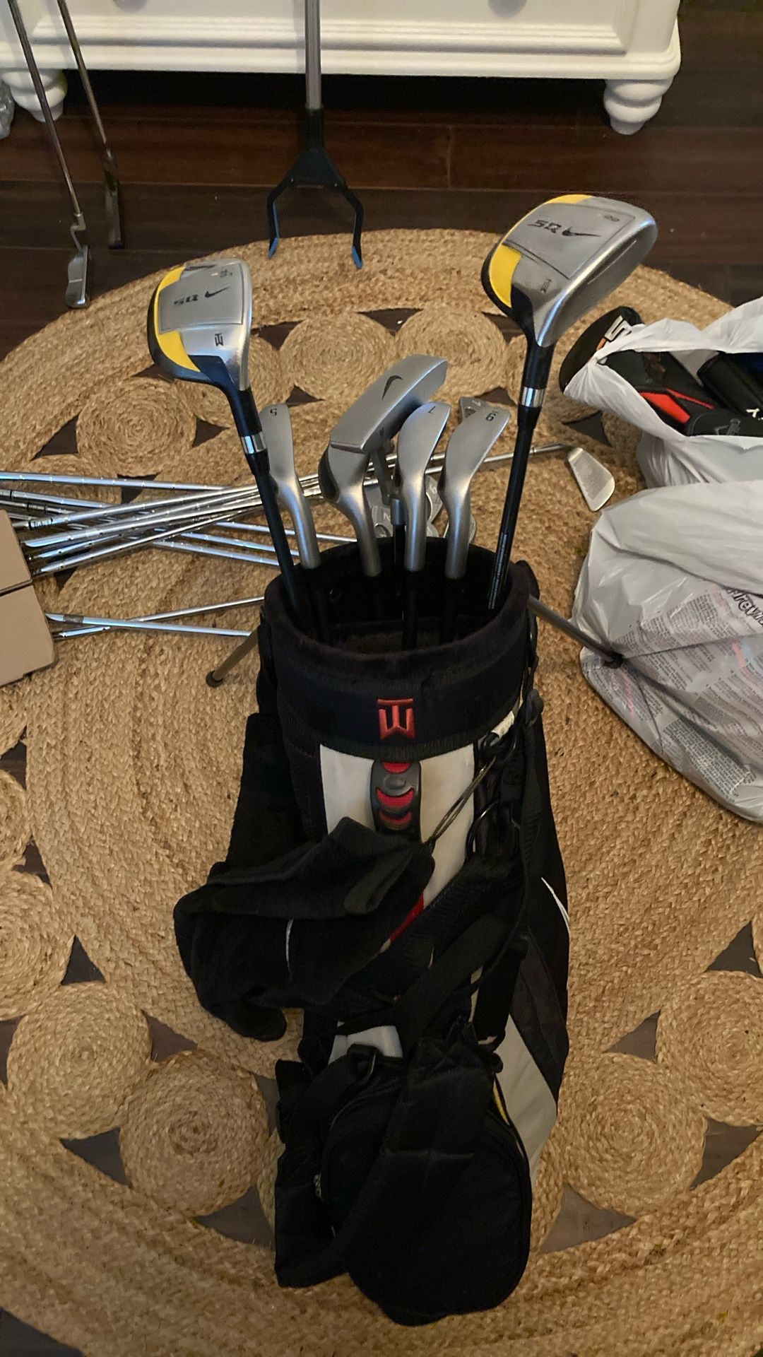 Nike TW Tiger Woods Junior Golf Club Set Bag