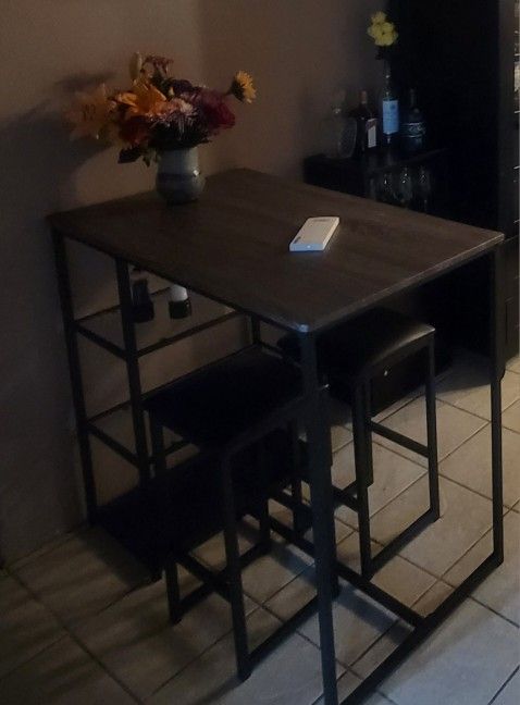 Barstool/table