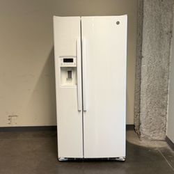 GE 22 cu ft Refrigerator Freezer Delivery available