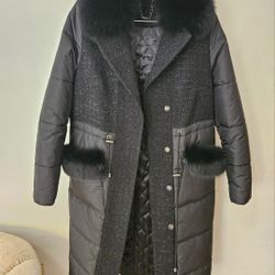 New Womens Coat. Medium 