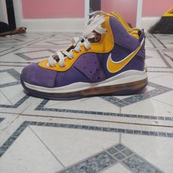 Lakers shoes