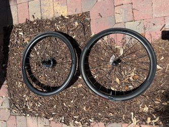 DT Swiss Carbon Road Bike Wheelset – Vittoria Corsa Tires + Cassette