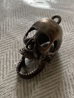 Skull pendant