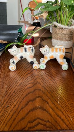 Salt and pepper shaker