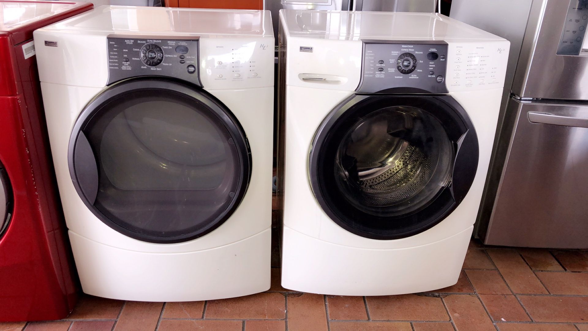 KENMORE WHITE SET OF WASHER AND DRYER USED BUT IN GREAT CONDITION WORKS LIKE NEW I GIVE WARRANTY . SECADORA Y LAVADORA KENMORE BLANCA USADAS PERO CO