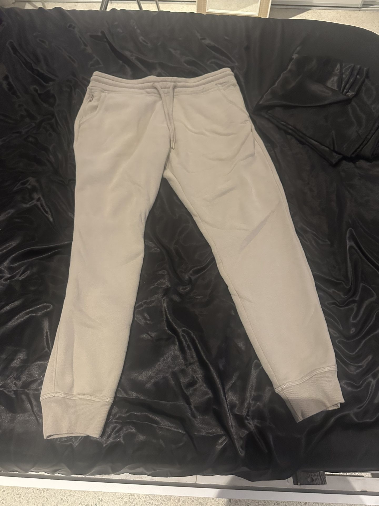 HOLLISTER beige sweatpants