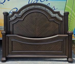 Ashley Lavinton Traditional Rich Cherry Brown Poster Bed