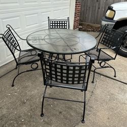 VINTAGE WROUGHT IRON METAL TABLE CHAIRS 