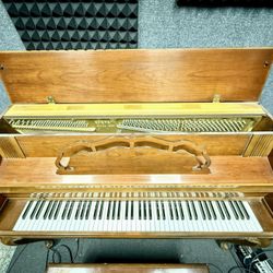 Vintage Everett Upright Piano (1974) – Beautiful Sound + Matching Bench