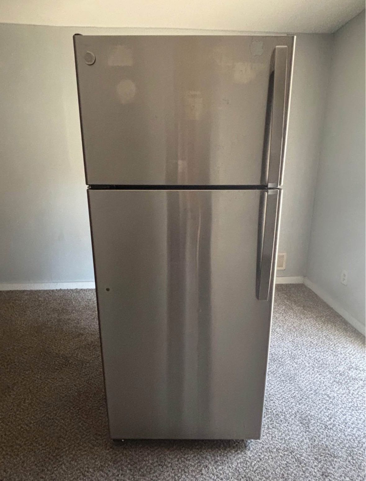 Pre Owned Whirlpool Fridge And Frigidaire