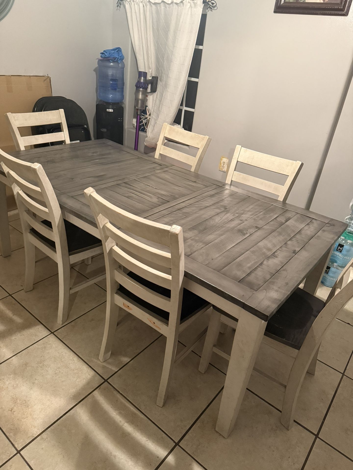 Used 6 Seat Dinning Room Set