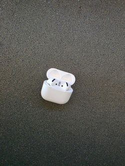Airpods 4 with noise cancellation