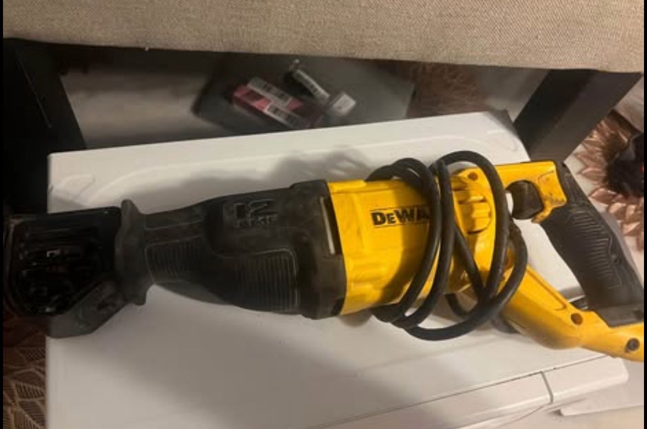 DEWALT Reciprocating Saw