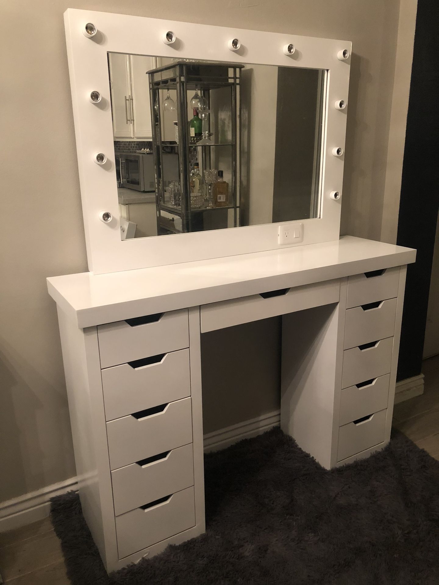 Vanity Desk With Mirror