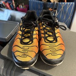 Youth Nike Athletic Shoe Size 5.5Y