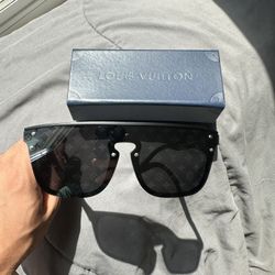 LV Men’s Sunglasses 