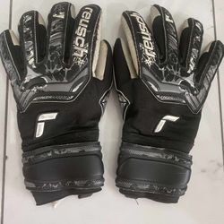 Reusch Size 9 Soccer goalie gloves Attrakt SG Black White