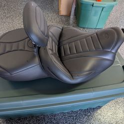 Mustang Super Touring Deluxe Seat For Harley Touring 2008-2025