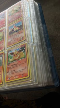 Binder vintage Pokémon cards 2000s