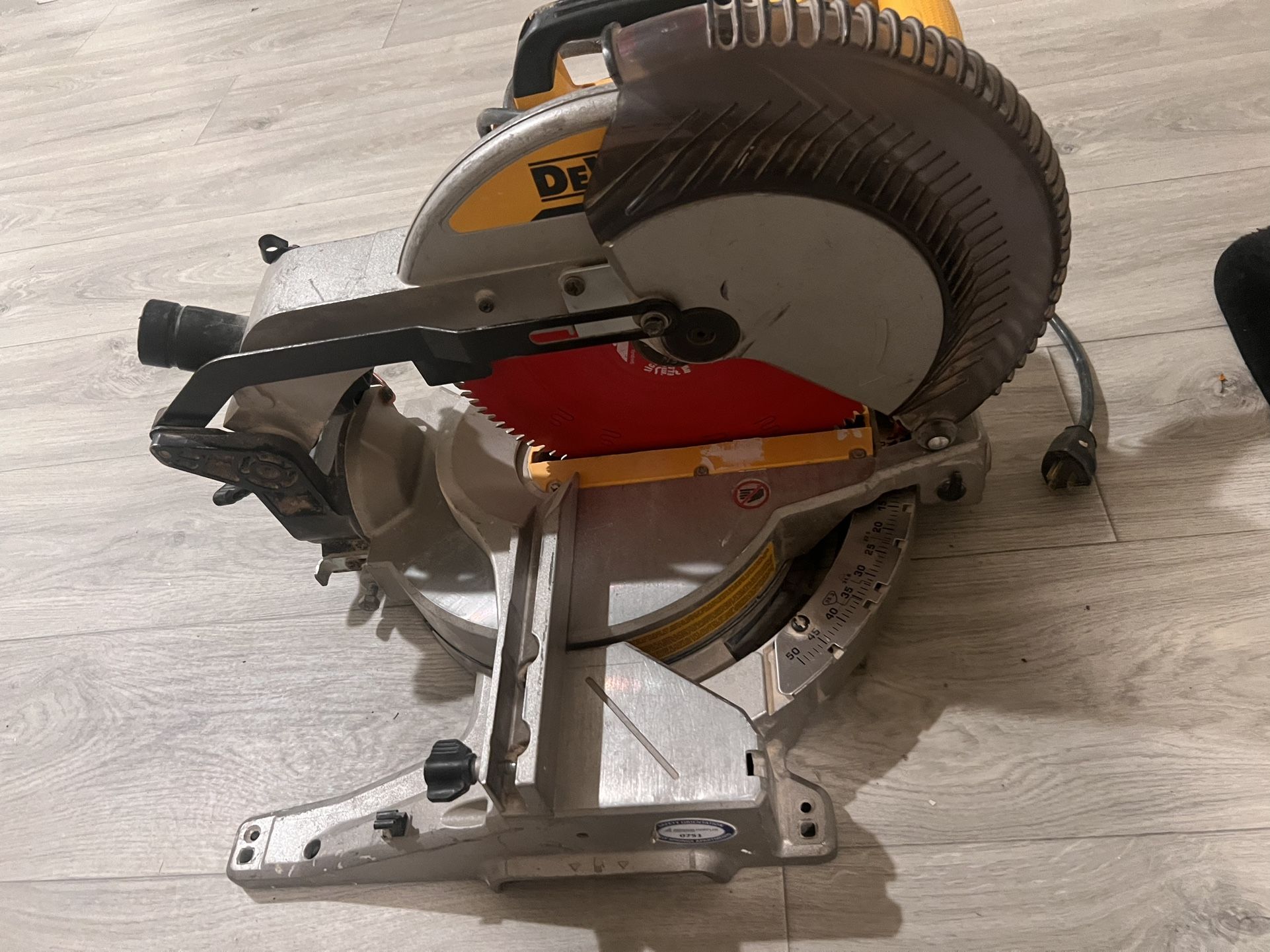 Dewalt compound miter saw