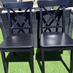 Selling 2 black dining chairs (wood)