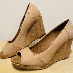 Toms~Suede tan wedges 