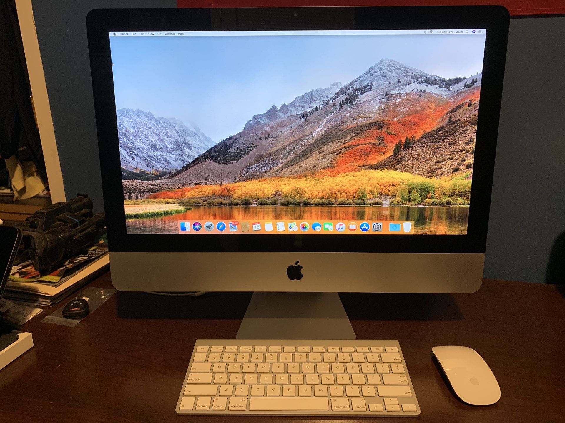 Like New iMac 21.5 inch Desktop 8GB ram