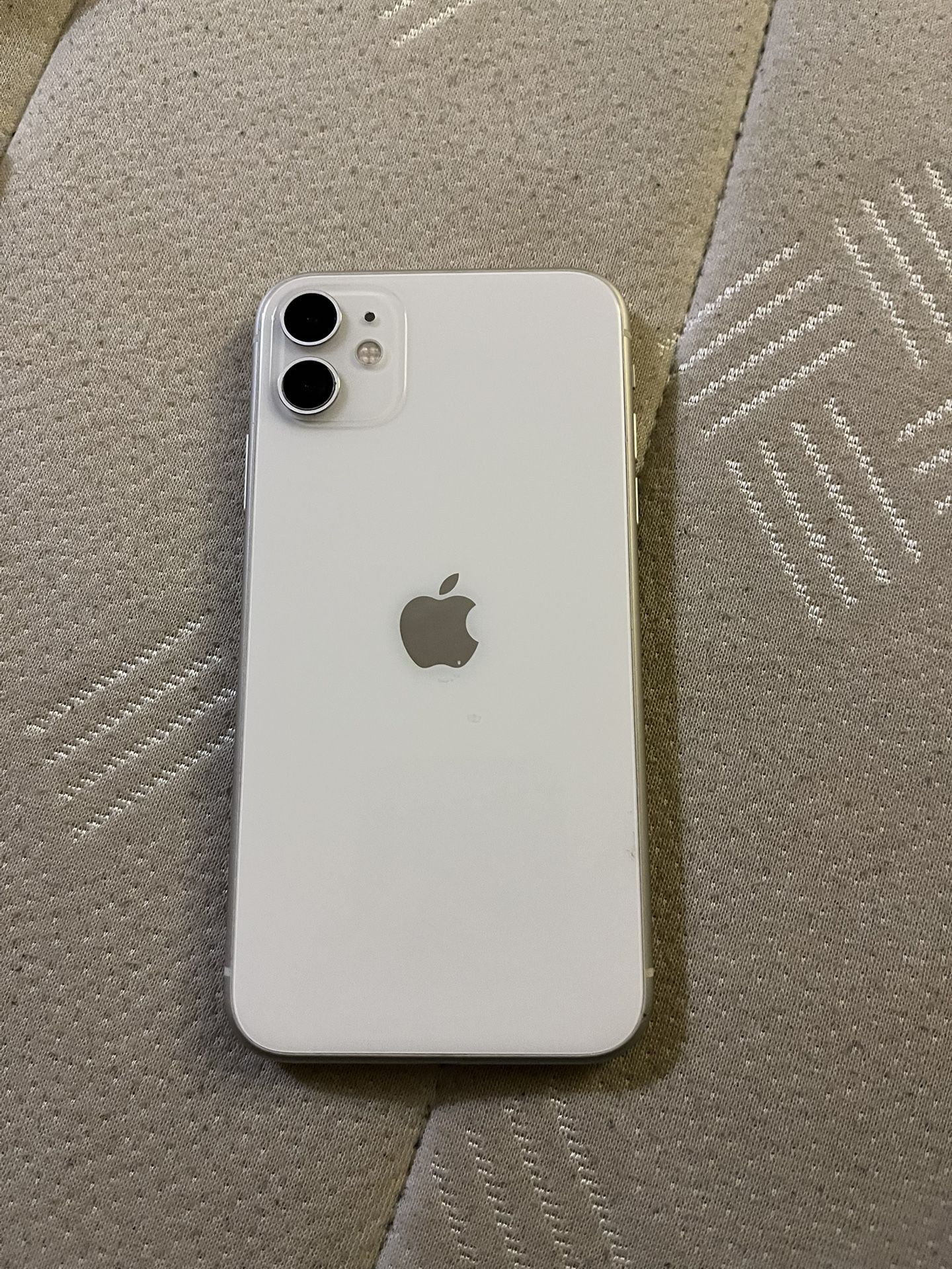 Iphone 11 - White