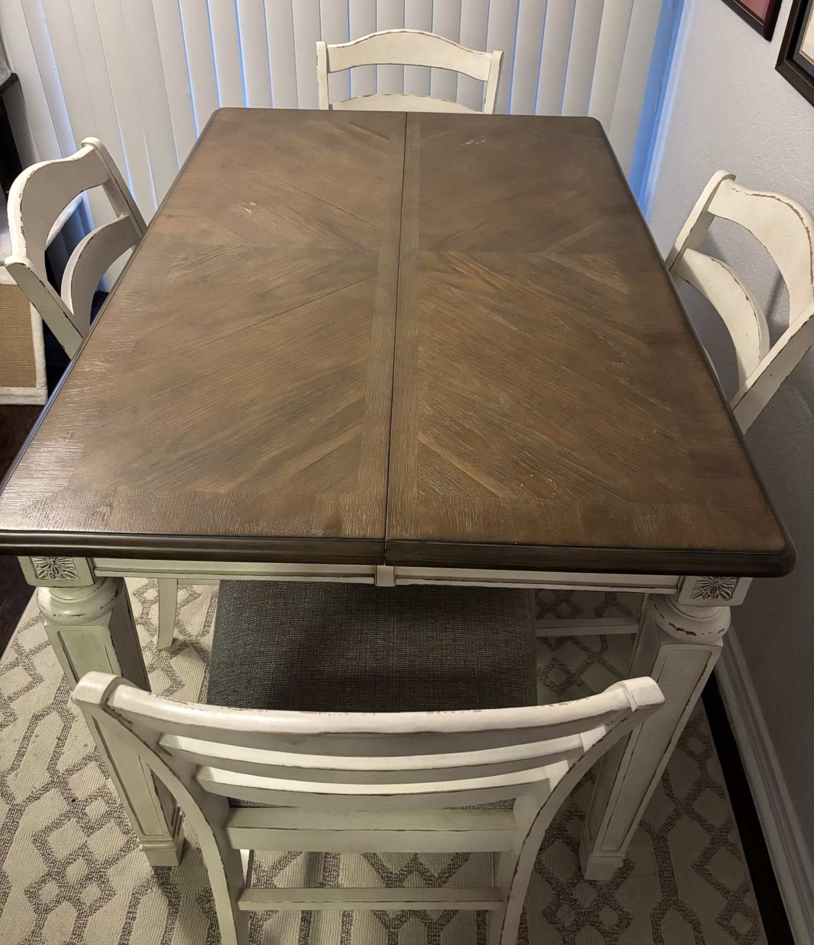 Extendable Dining Room Table with 6 Chairs