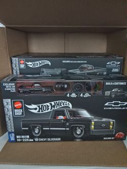 Hot Wheels Mattel Brick Shop '83 Chevy Silverado Building Set