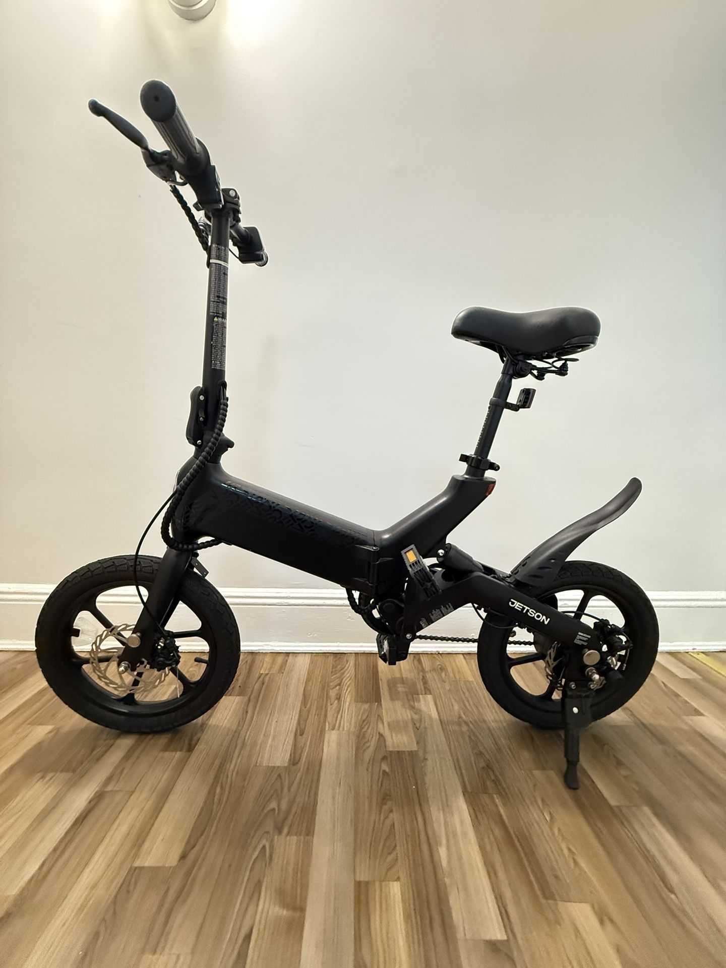 For Sale A Compact E-bike Made By jetson (folding )